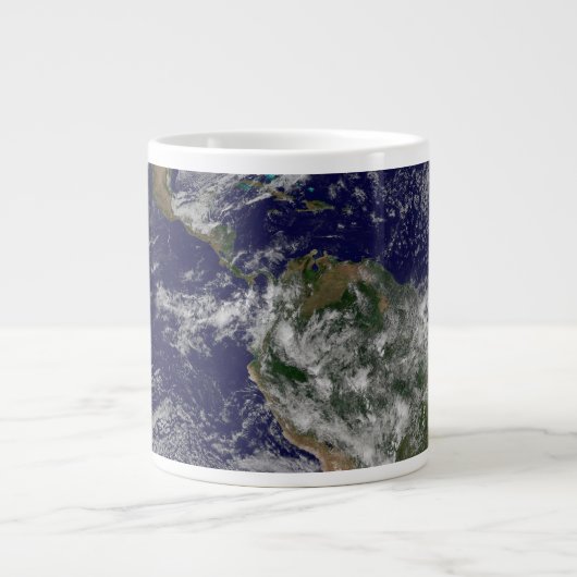 Voller Erde mit einem mächtigen Wintersturm. Jumbo-Tasse (Vorderseite)