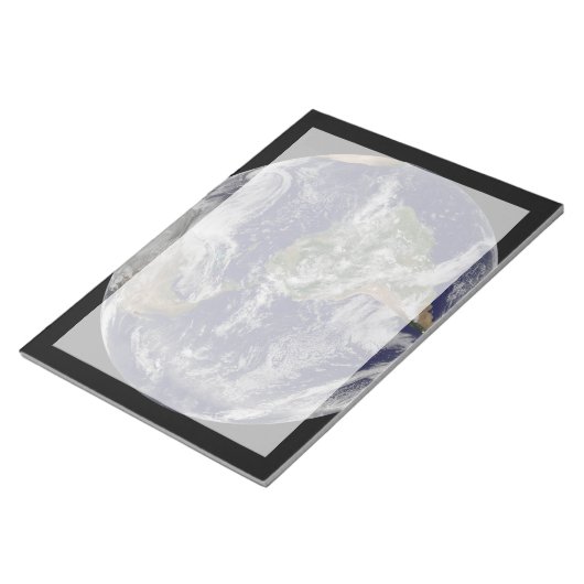 Voller Erde mit einem mächtigen Wintersturm. Notizblock (angewinkelt)