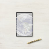 Voller Erde mit einem mächtigen Wintersturm. Post-it Klebezettel (Auf Schreibtisch)