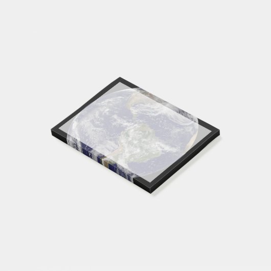 Voller Erde mit einem mächtigen Wintersturm. Post-it Klebezettel (angewinkelt)