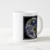 Voller Erde mit Hurrikan Irene an der Ostküste. Jumbo-Tasse (Vorderseite Rechts)