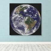 Voller Erde mit Hurrikan Irene an der Ostküste. Leinwanddruck (Insitu (Holzboden))