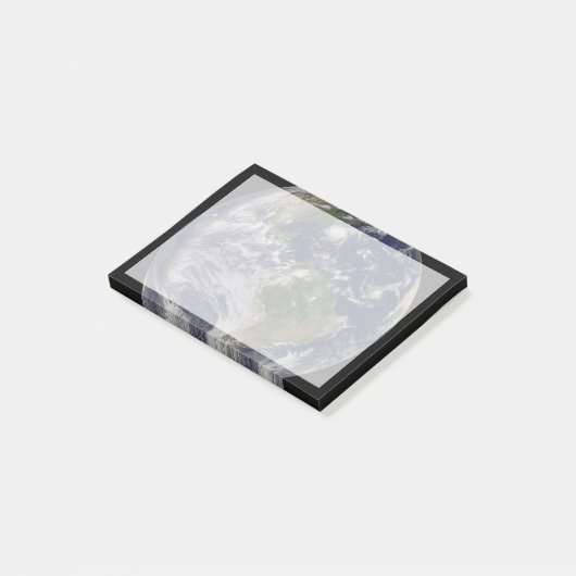 Voller Erde mit Hurrikan Irene an der Ostküste. Post-it Klebezettel (angewinkelt)