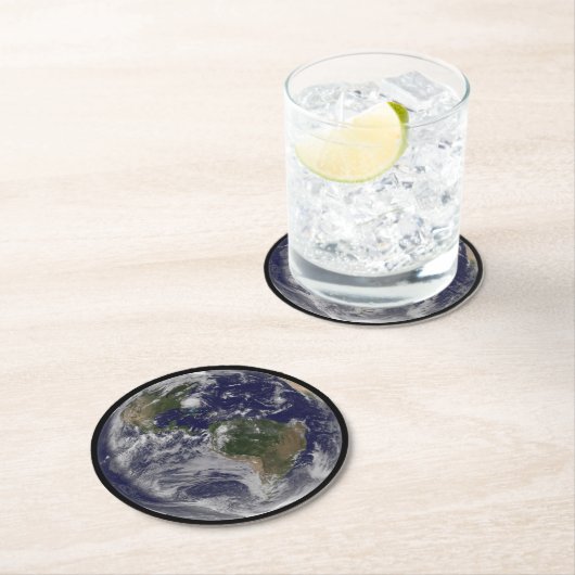 Voller Erde mit Hurrikan Irene an der Ostküste. Runder Pappuntersetzer (Vor Ort)