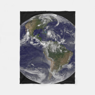 Voller Erde mit Hurrikan Irene über den Bahamas. Fleecedecke
