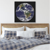 Voller Erde mit Hurrikan Irene über den Bahamas. Leinwanddruck (Insitu (Schlafzimmer))