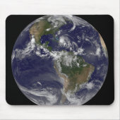 Voller Erde mit Hurrikan Irene über den Bahamas. Mousepad (Vorne)