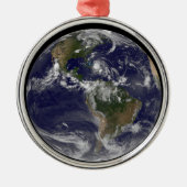 Voller Erde mit Hurrikan Irene über den Bahamas. Ornament Aus Metall (Vorne)