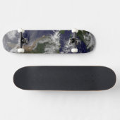 Voller Erde mit Hurrikan Irene über den Bahamas. Skateboard (Horizontal)