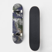 Voller Erde mit Hurrikan Irene über den Bahamas. Skateboard (Vorderseite)