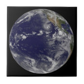 Voller Erde mit verschiedenen tropischen Stürmen. Fliese (Vorderseite)