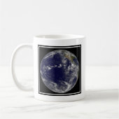 Voller Erde mit verschiedenen tropischen Stürmen. Kaffeetasse (Links)