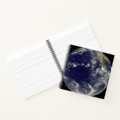 Voller Erde mit verschiedenen tropischen Stürmen. Notizblock (Innenseite)