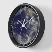 Voller Erde mit verschiedenen tropischen Stürmen. Uhr (Winkel)