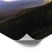 Voller Regenbogen und stürmischer Himmel über Grin Poster (Ecke)