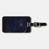 Vollerde bei Nacht mit Stadtlampen in Amerika Gepäckanhänger (Vorderseite horizontal)