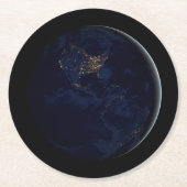 Vollerde bei Nacht mit Stadtlampen in Amerika Runder Pappuntersetzer (Vorderseite)