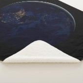 Vollerde bei Nacht mit Stadtlampen in Amerika Sherpadecke (3/4)