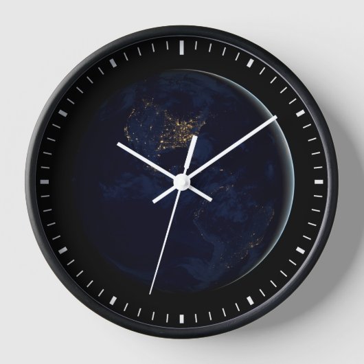 Vollerde bei Nacht mit Stadtlampen in Amerika Uhr (Vorderseite)