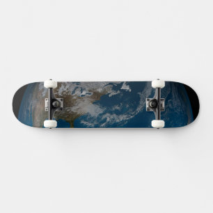 Vollerde mit Nord- und Südamerika. Skateboard