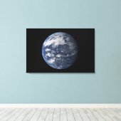 Vollerde zentriert über den Pazifik Leinwanddruck (Insitu (Holzboden))