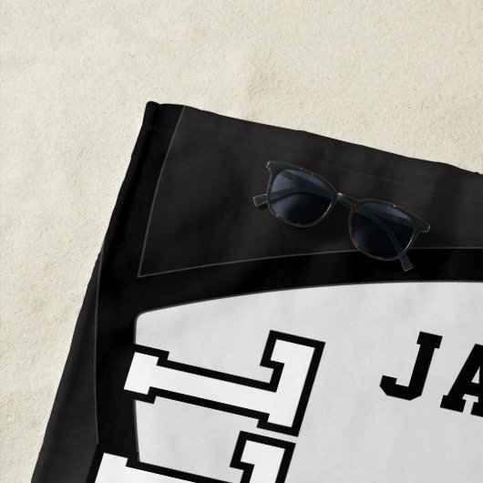 Volleyball in Maroon Rot, Schwarz und Weiß Strandtuch (Beispiel)