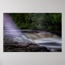 Vollfarbiges Bild der berühmten Ocqueoc Falls