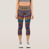 Vollfarbiges Muster mit ethnischen Ornamenten Capri Leggings (Vorderseite)