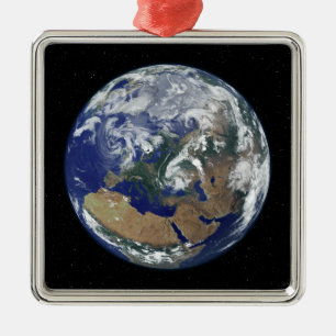 Völlig beleuchtete Erde zentriert auf Europa Ornament Aus Metall