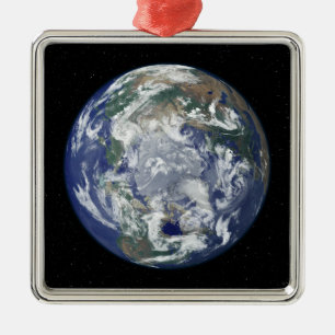 Völlig beleuchtete Erde zentrierte auf dem Nordpo Ornament Aus Metall