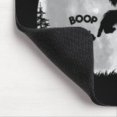 Vollmond Bigfoot Cat Boop Mousepad (Ecke)