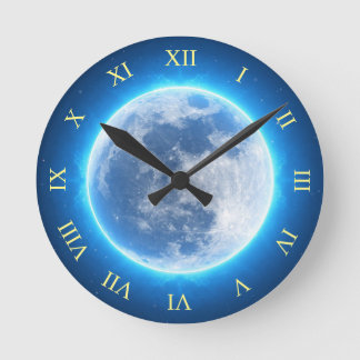 Vollmond, blaues Glühen Runde Wanduhr