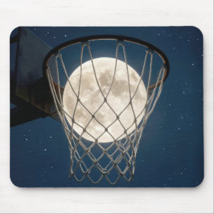 Vollmond in einem Basketballnetz Mousepad