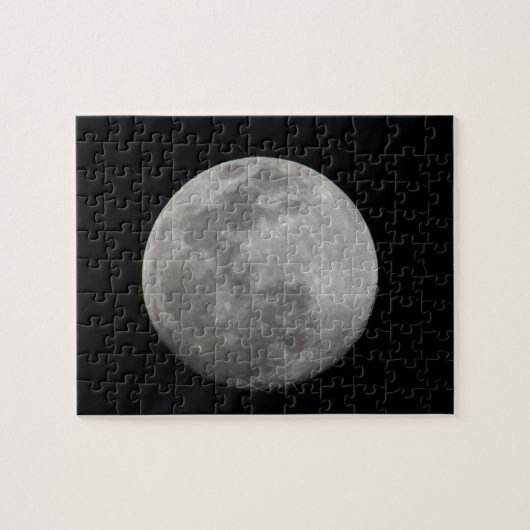 Vollmond in Schwarz und Weiß. Kredit als: Arthur Puzzle (Horizontal)
