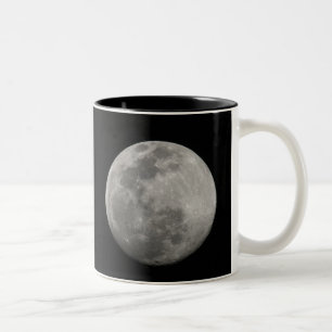 Vollmond in Schwarz und Weiß. Kredit als: Arthur Zweifarbige Tasse