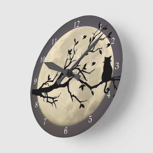 Vollmond-Katze Whimsikzeit Runde Wanduhr (Winkel)