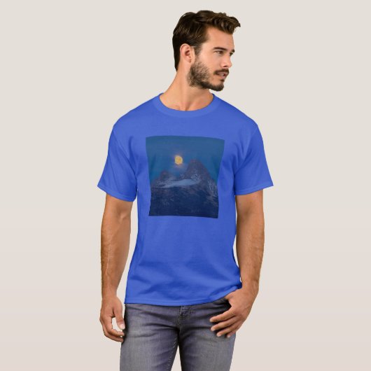 Vollmond steigt | Grand Teton Driggs, Idaho T-Shirt (Vorne ganz)