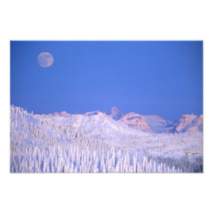 Vollmond steigt über dem Glacier-Nationalpark auf Fotodruck