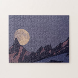 Vollmond steigt über die Chugach-Berge in Alaska Puzzle