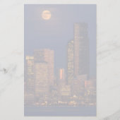 Vollmond steigt über die Skyline von Seattle Briefpapier (Vorderseite)