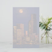 Vollmond steigt über die Skyline von Seattle Briefpapier (Stehend Vorderseite)