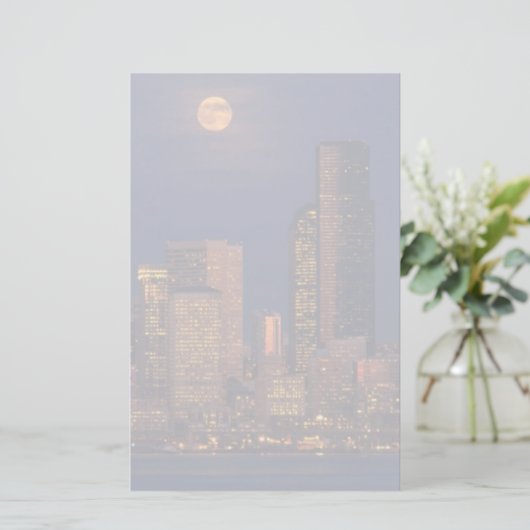 Vollmond steigt über die Skyline von Seattle Briefpapier (Stehend Vorderseite)