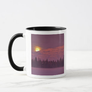 Vollmond steigt während der tasse