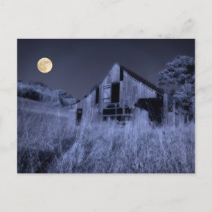Vollmond über alter verwitterter Scheune Postkarte