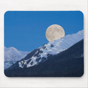 Vollmond über dem Alyeska-Skigebiet, Alaska Mousepad