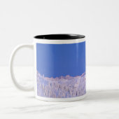 Vollmond über dem Glacier-Nationalpark Zweifarbige Tasse (Links)