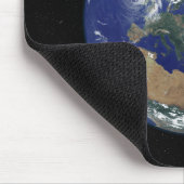 Vollständig beleuchtete Erde, zentriert auf Europa Mousepad (Ecke)