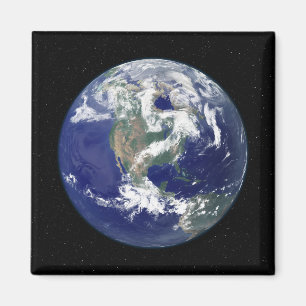 Vollständig beleuchtete Erde, zentriert auf Nordam Magnet