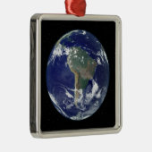 Vollständig beleuchtete Erde, zentriert auf Südame Ornament Aus Metall (Rechts)
