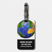 Vollständig die Erde mit topographischen Daten. Gepäckanhänger (Rückseite vertikal)